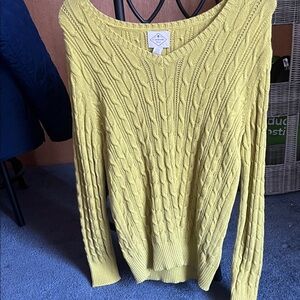 Lightweight Cable V-Neck Sweater in Lime